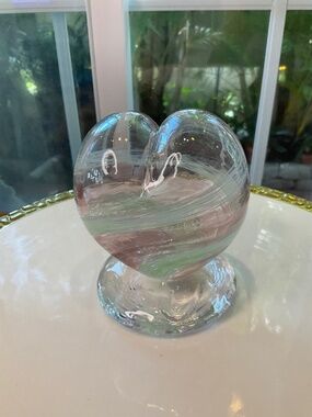 Beautiful Glass Heart ❤️ Sculpture Paperweight